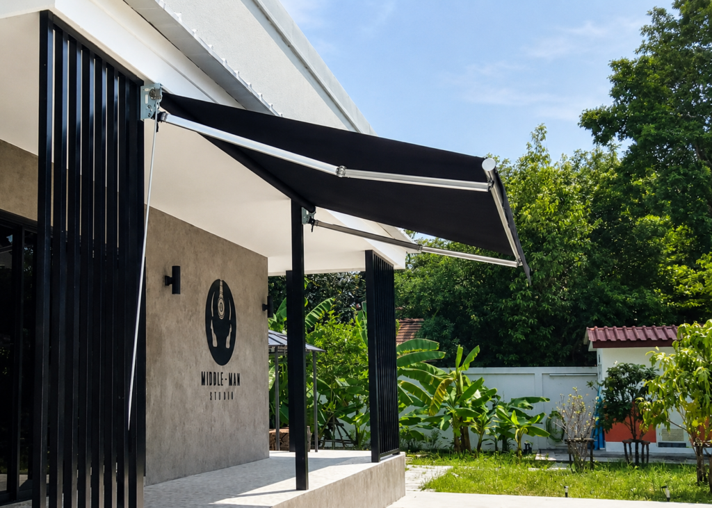 กันสาดผ้าใบขนาดเล็ก เหมาะสำหรับร้านค้า
คาเฟ่ หรือพื้นที่ขนาดย่อม ติดตั้งง่าย
ใช้งานสะดวก ราคาคุ้มค่า